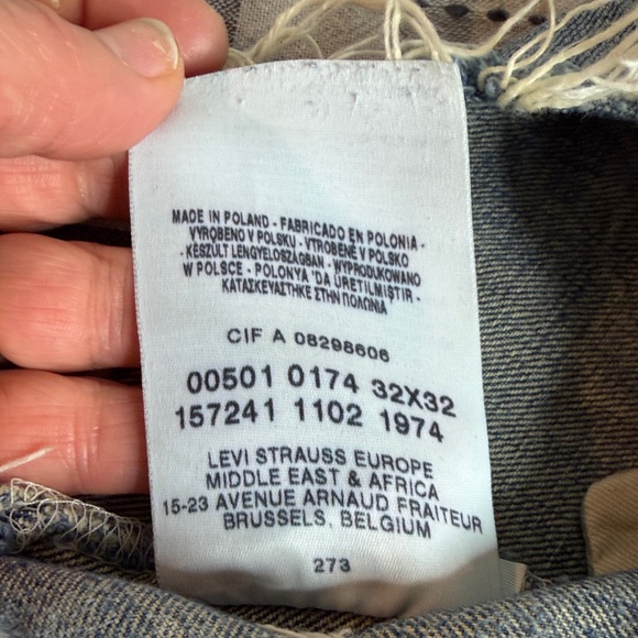 Vintage 501 Levi Jean shorts - Picture 13 of 14